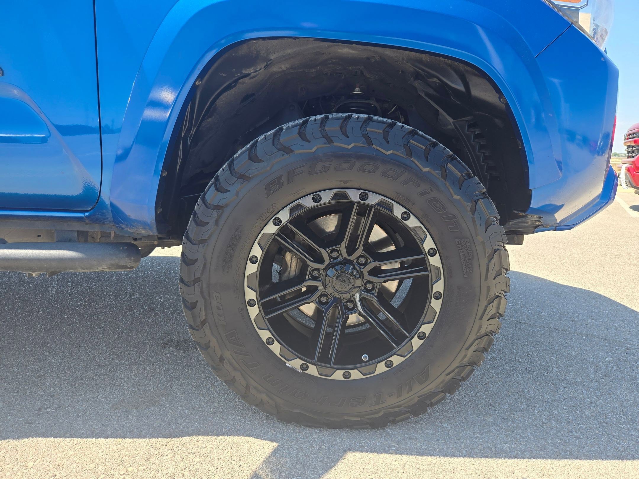 Used 2016 Toyota Tacoma Limited w/ Towing Package image 22