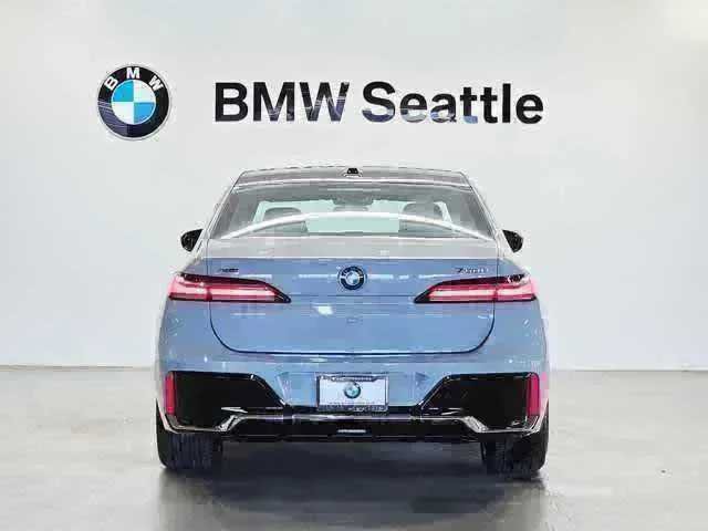 Certified 2025 BMW 750e xDrive w/ Executive Package AWD/4WD image 5