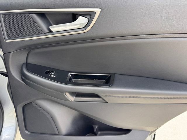 Used 2020 Ford Edge SEL w/ Convenience Package image 9