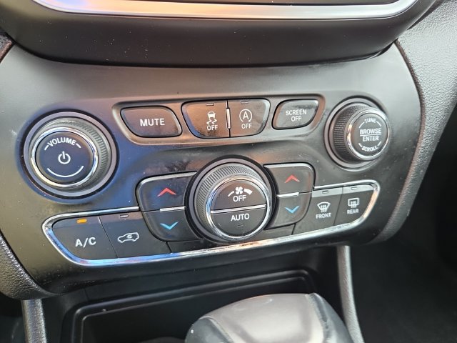 Used 2022 Jeep Cherokee Latitude Lux FWD image 27