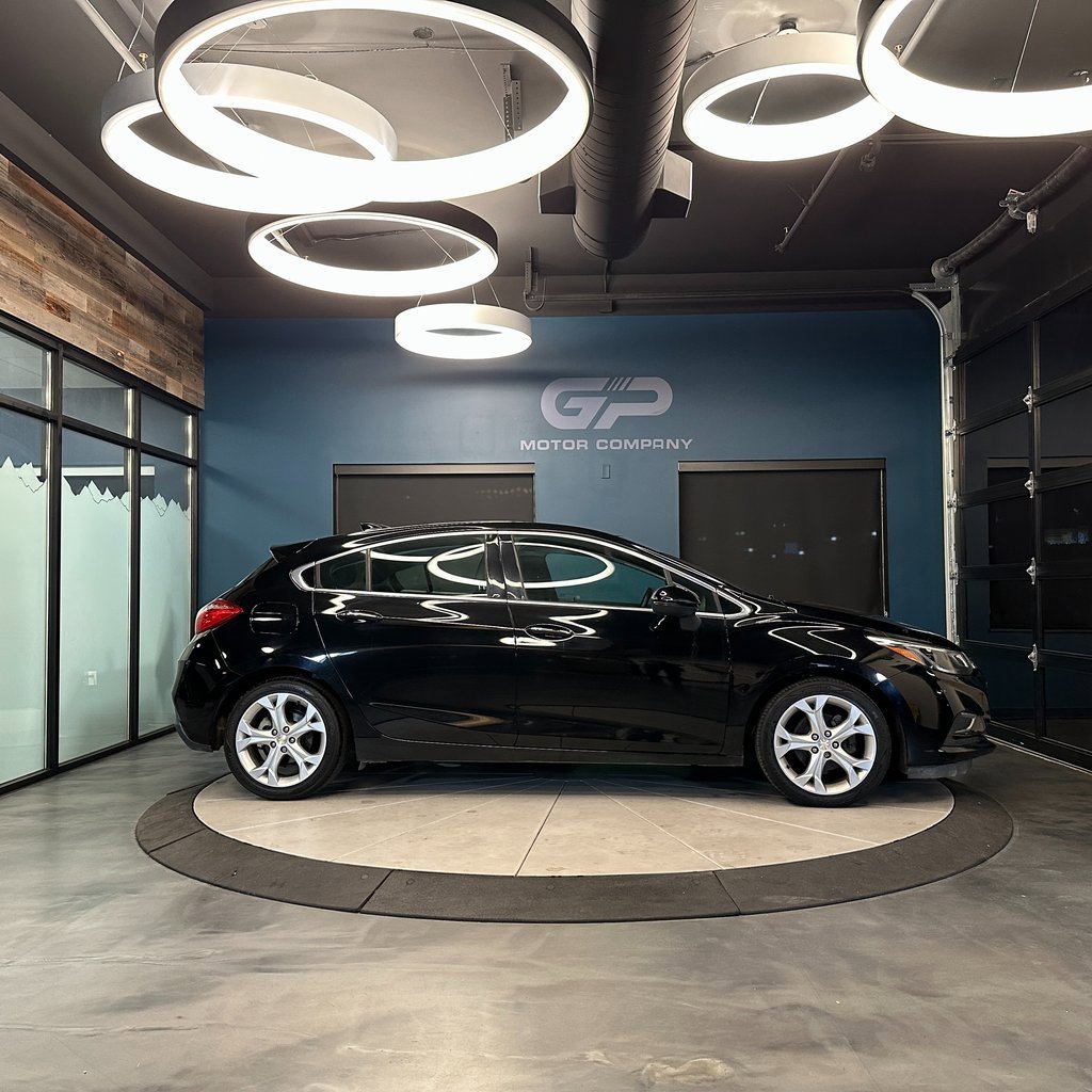 Used 2017 Chevrolet Cruze Premier image 2