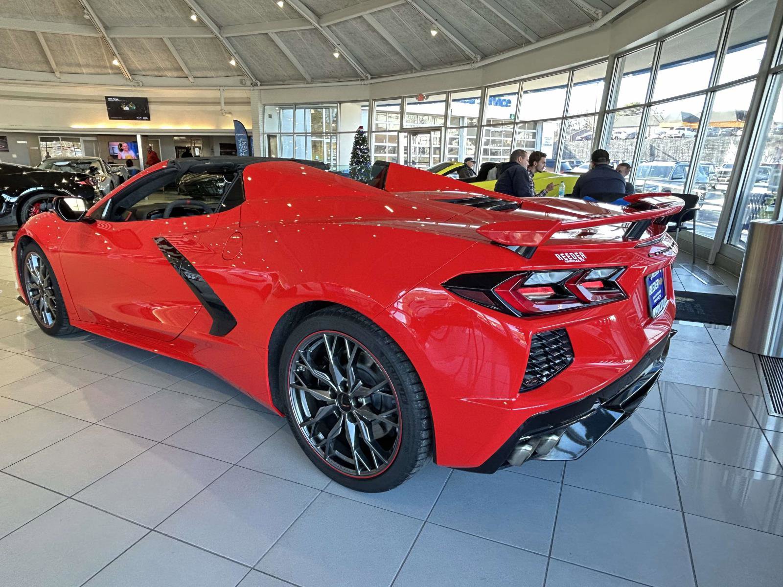 Used 2025 Chevrolet Corvette Stingray Premium Conv w/ Z51 Performance Package image 5