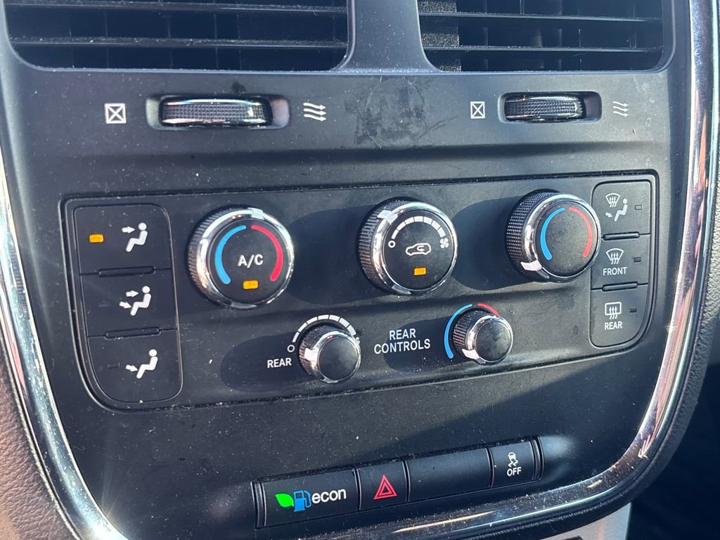 Used 2016 Dodge Grand Caravan SE image 6