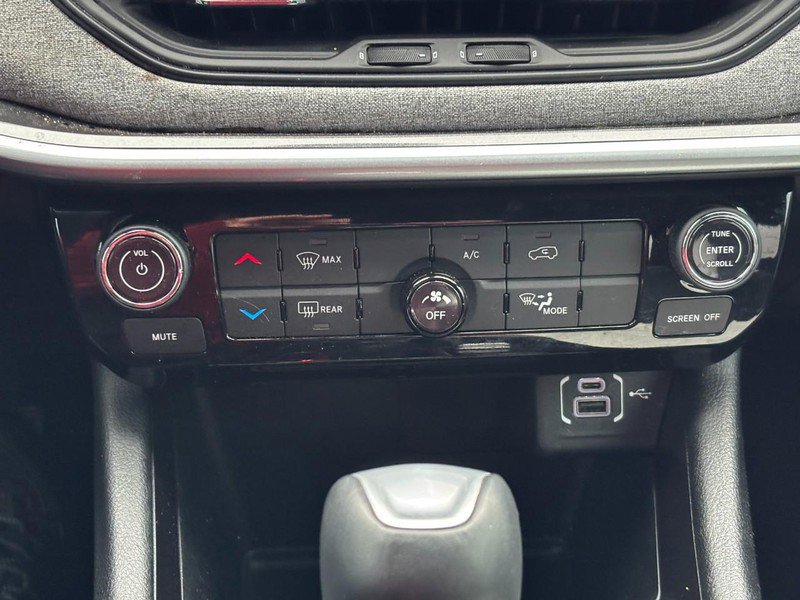 Used 2024 Jeep Compass Latitude image 24