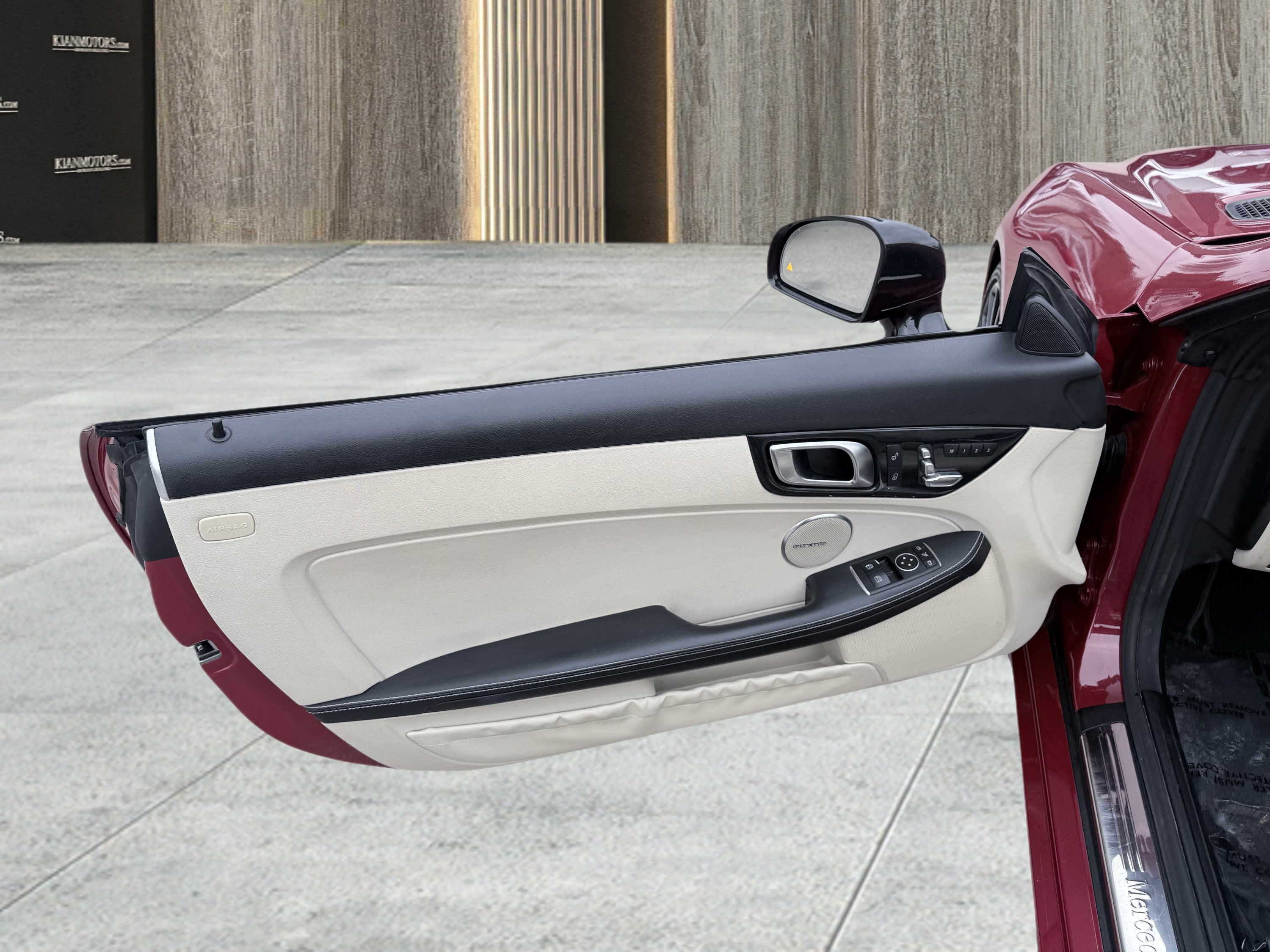 Used 2020 Mercedes-Benz SLC 300 w/ Premium Package image 26