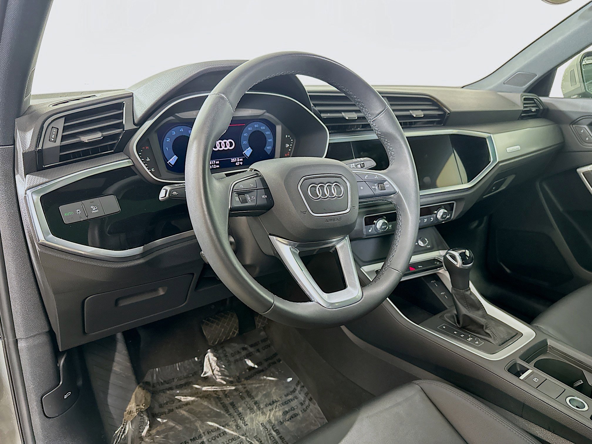 Used 2025 Audi Q3 2.0T Premium image 9