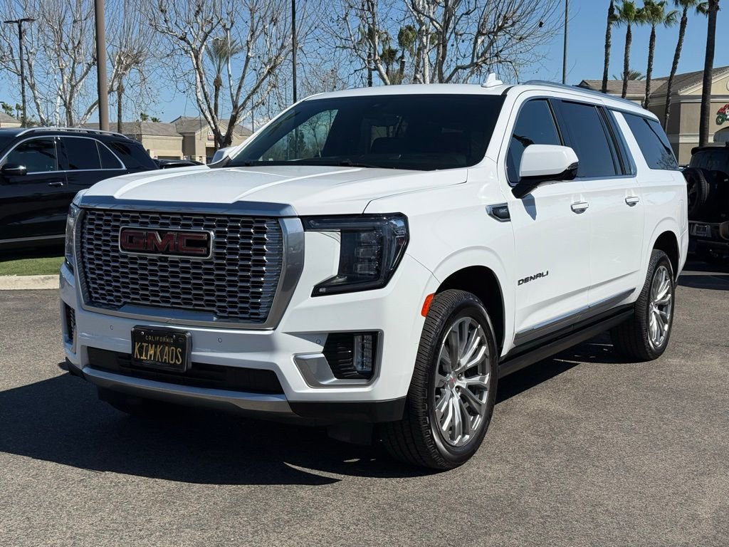 Used 2021 GMC Yukon XL Denali w/ Denali Premium Package image 11