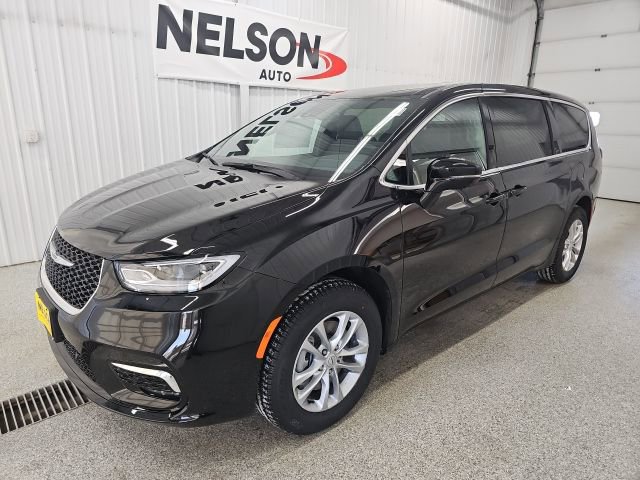 New 2026 Chrysler Pacifica Select AWD/4WD image 4