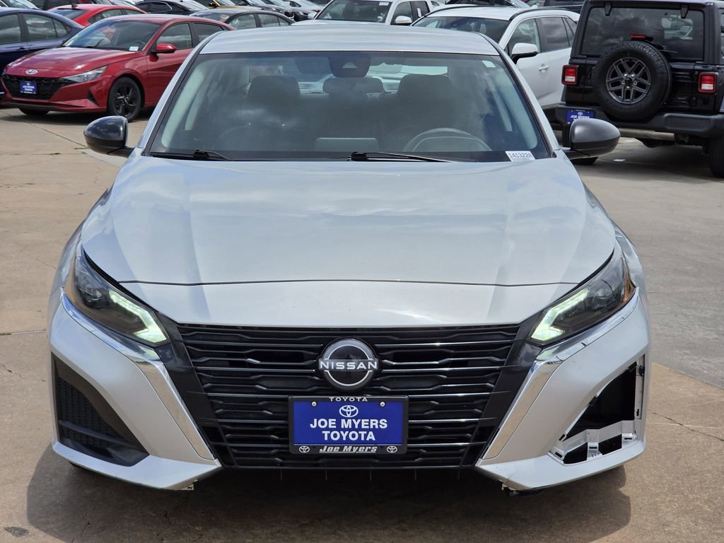 Used 2024 Nissan Altima 2.5 SV FWD image 3