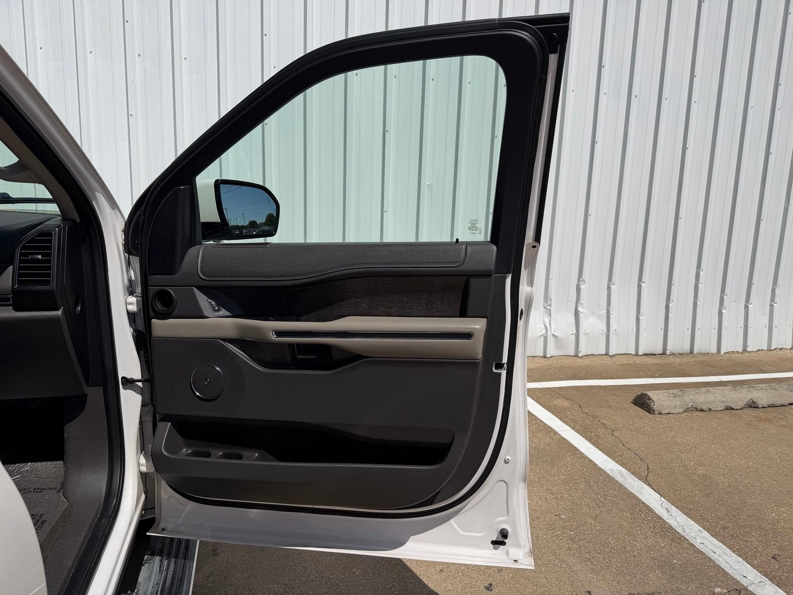 Used 2019 Ford Expedition Limited w/ Texas Edition Package RWD image 38