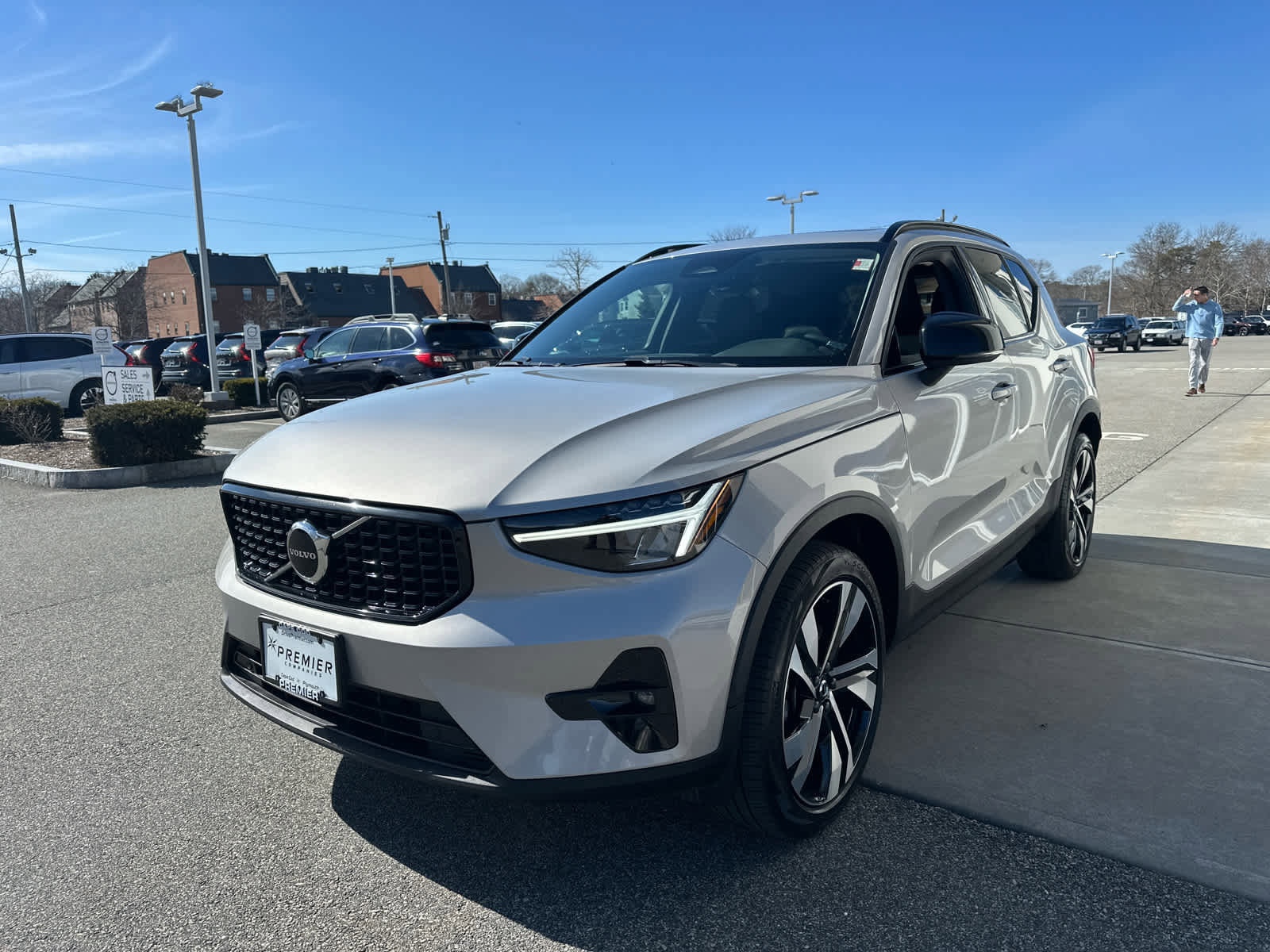Used 2023 Volvo XC40 B5 Plus w/ Climate Package image 6