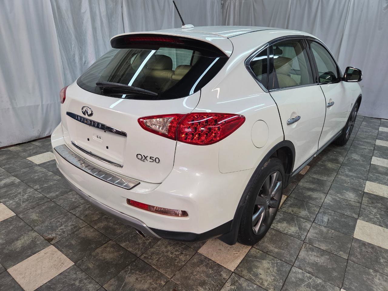 Used 2017 INFINITI QX50 AWD image 5