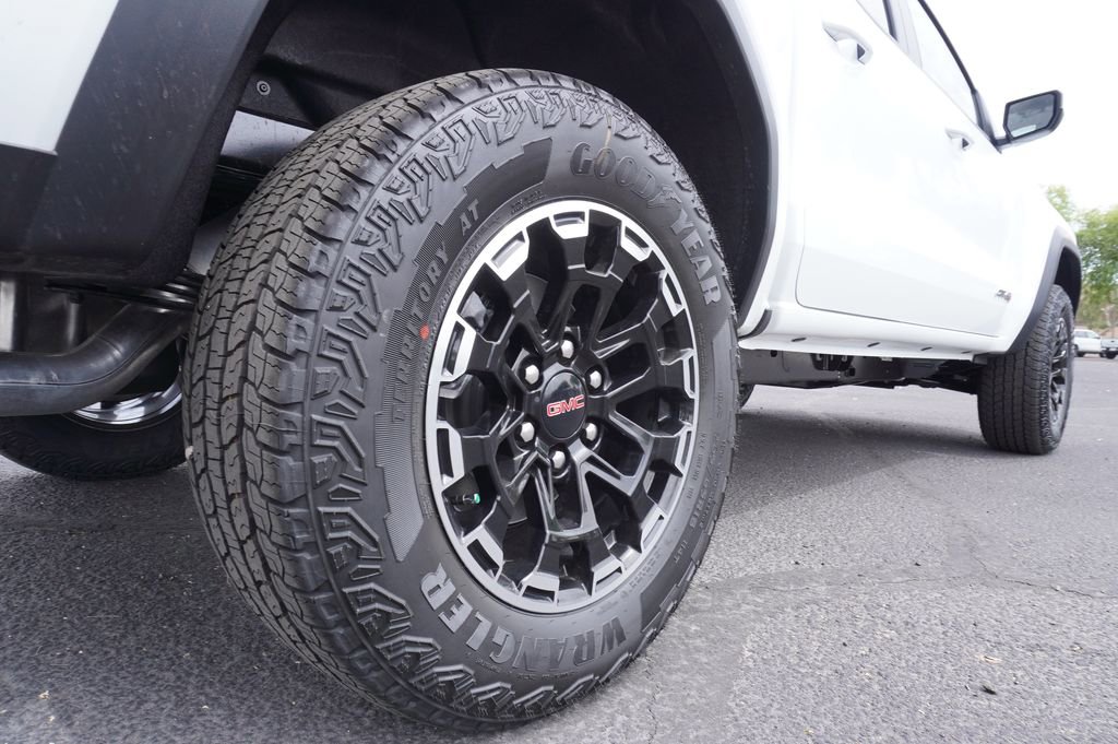 New 2026 GMC Canyon AT4 w/ AT4 Premium Package AWD/4WD image 6