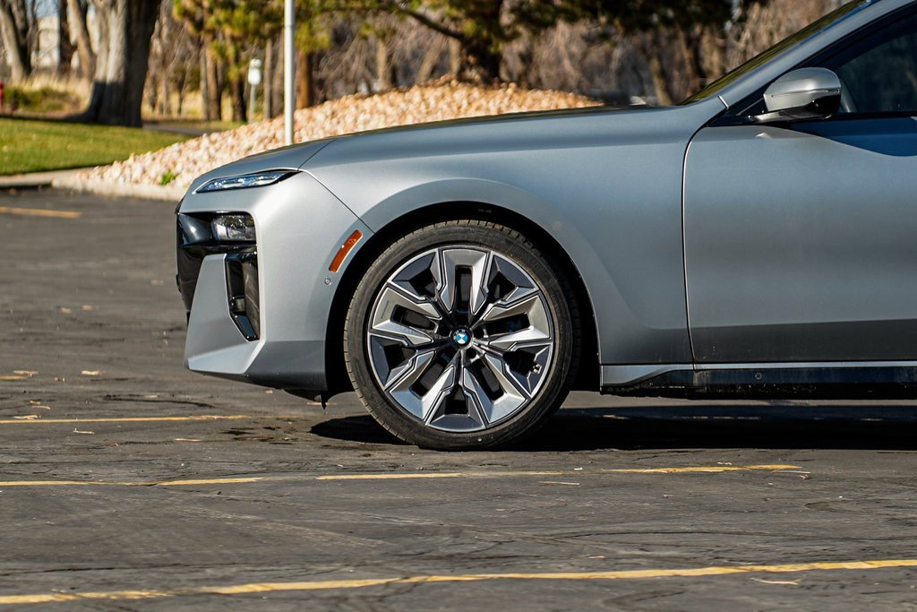 Used 2023 BMW 760i xDrive image 8