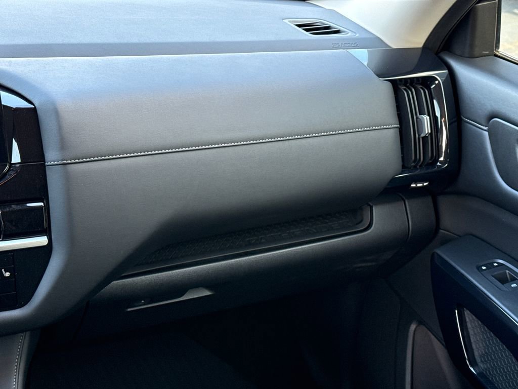 Used 2025 Nissan Pathfinder SV w/ Black Appearance Package image 15