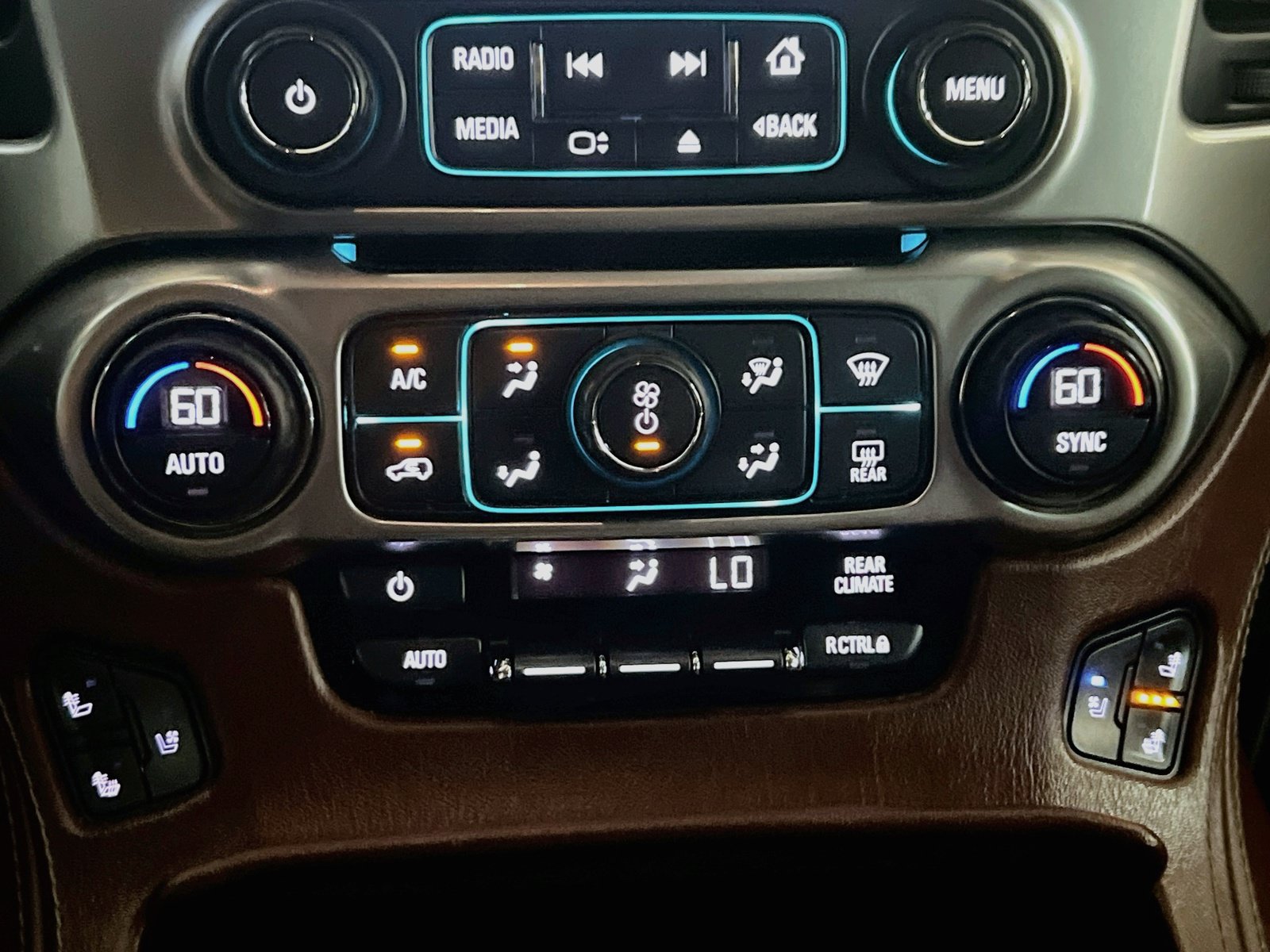Used 2017 Chevrolet Suburban Premier AWD/4WD image 12