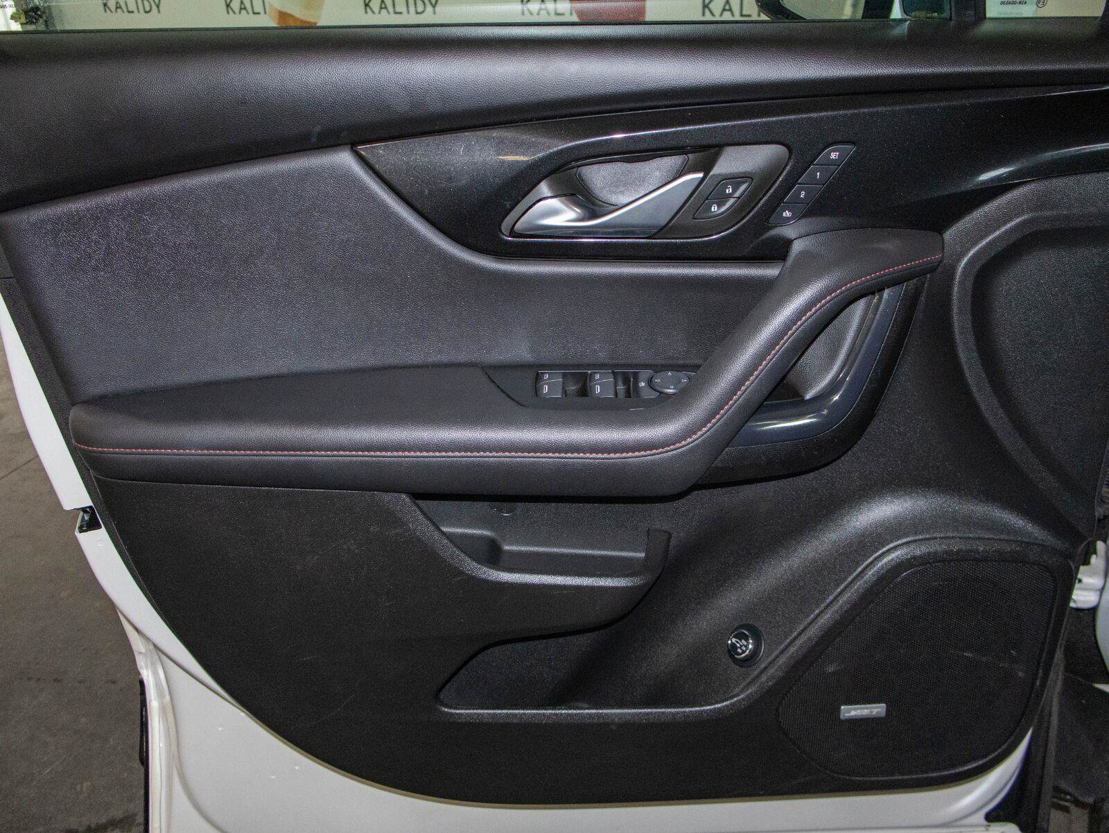 Used 2022 Chevrolet Blazer RS w/ Enhanced Convenience Package FWD image 11