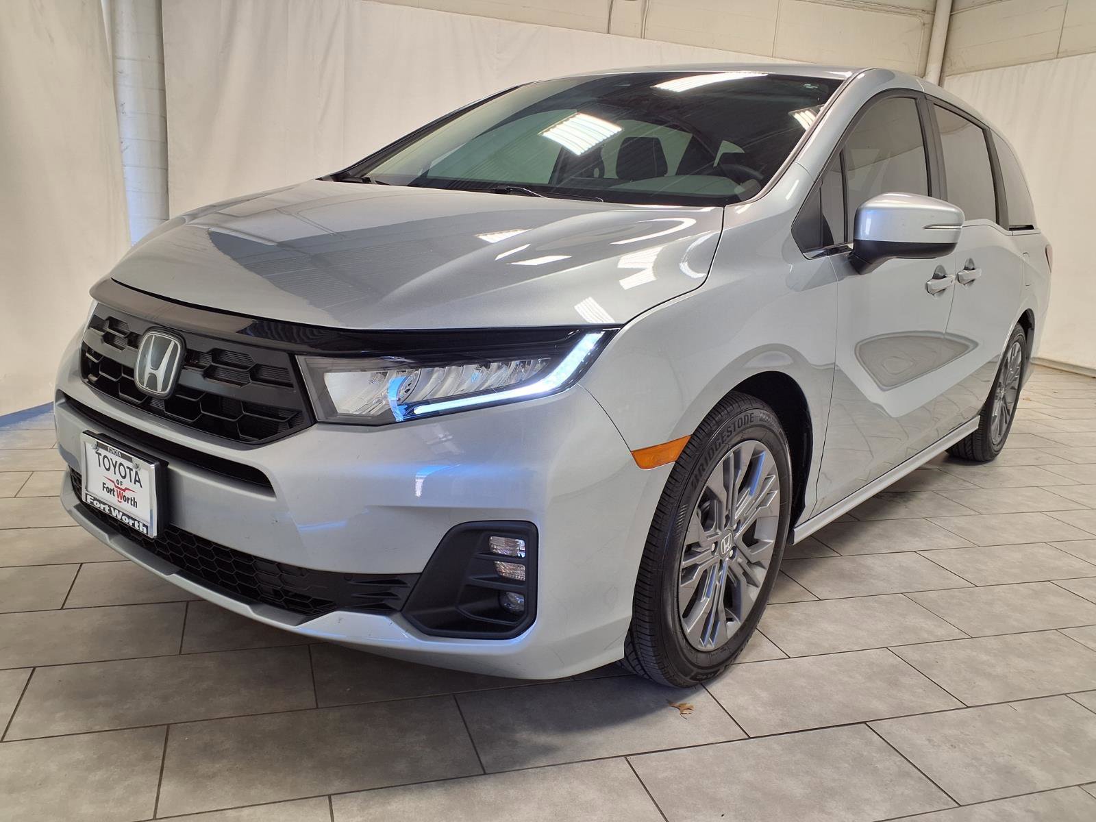 Used 2025 Honda Odyssey Touring image 3