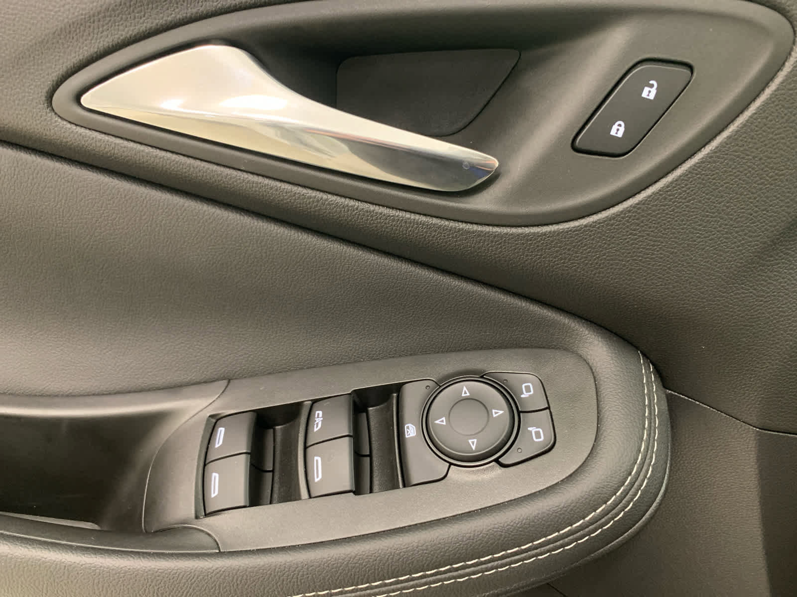 Used 2022 Buick Encore GX Preferred w/ Sport Touring Package FWD image 18