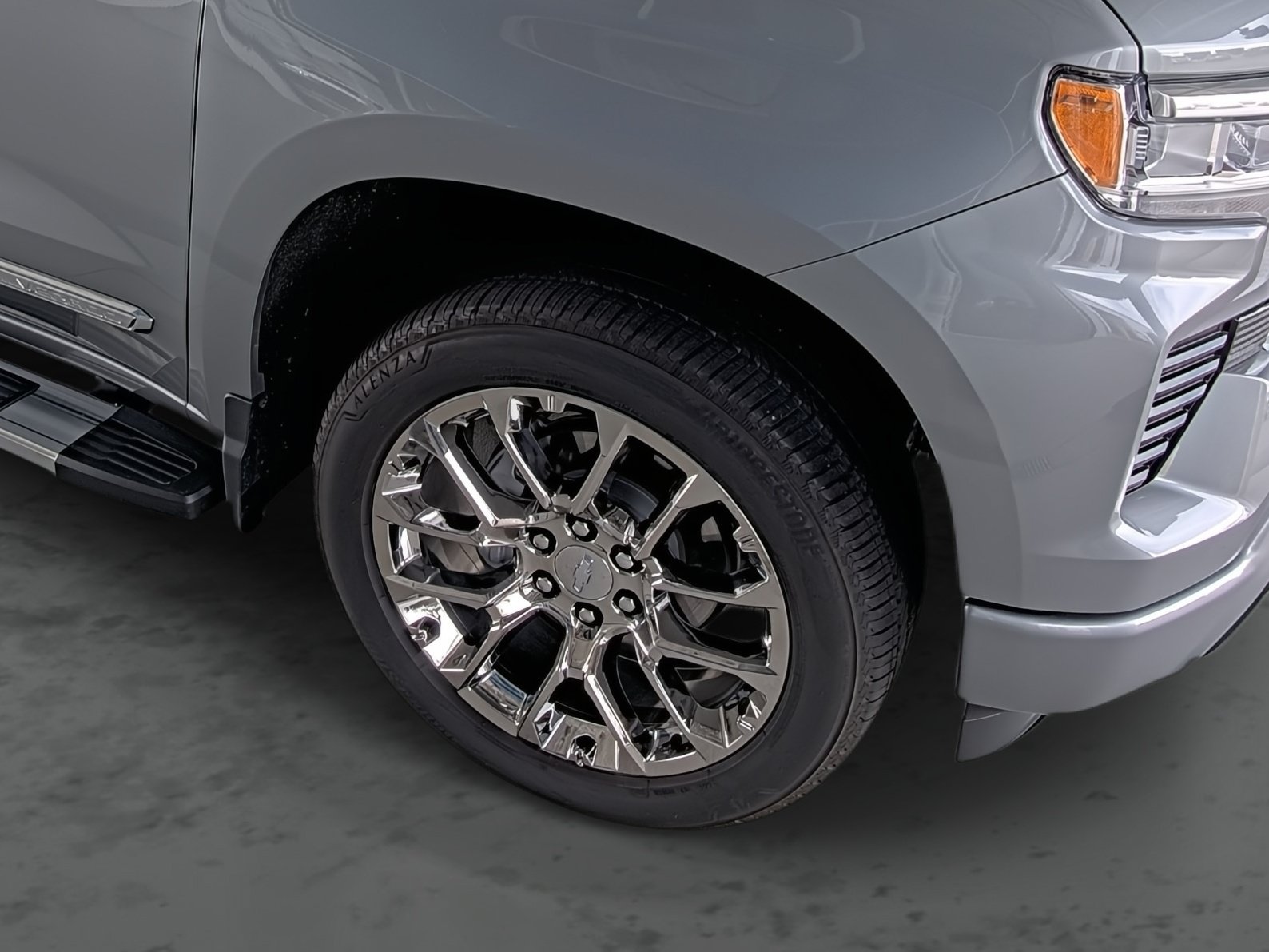 Used 2025 Chevrolet Silverado 1500 High Country w/ High Country Premium Package AWD/4WD image 16