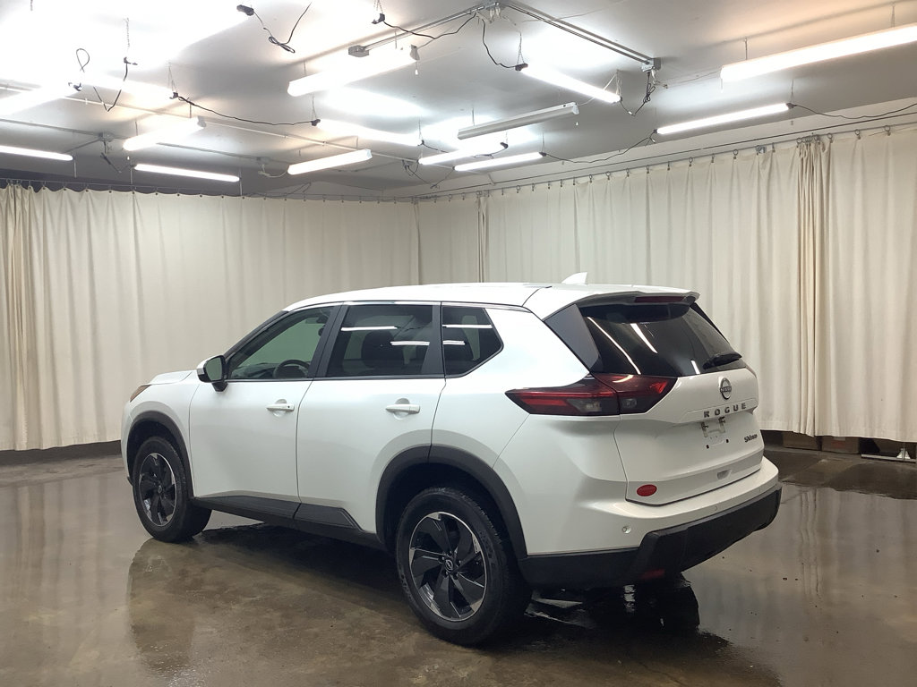 Used 2024 Nissan Rogue SV image 9