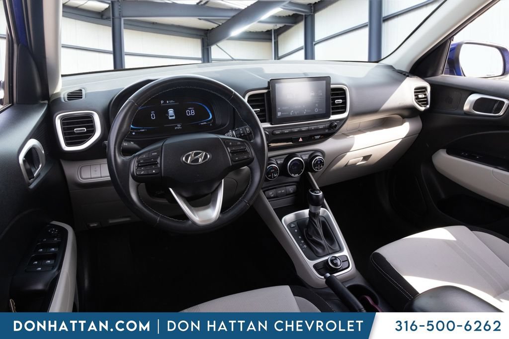 Used 2025 Hyundai Venue SEL FWD image 17