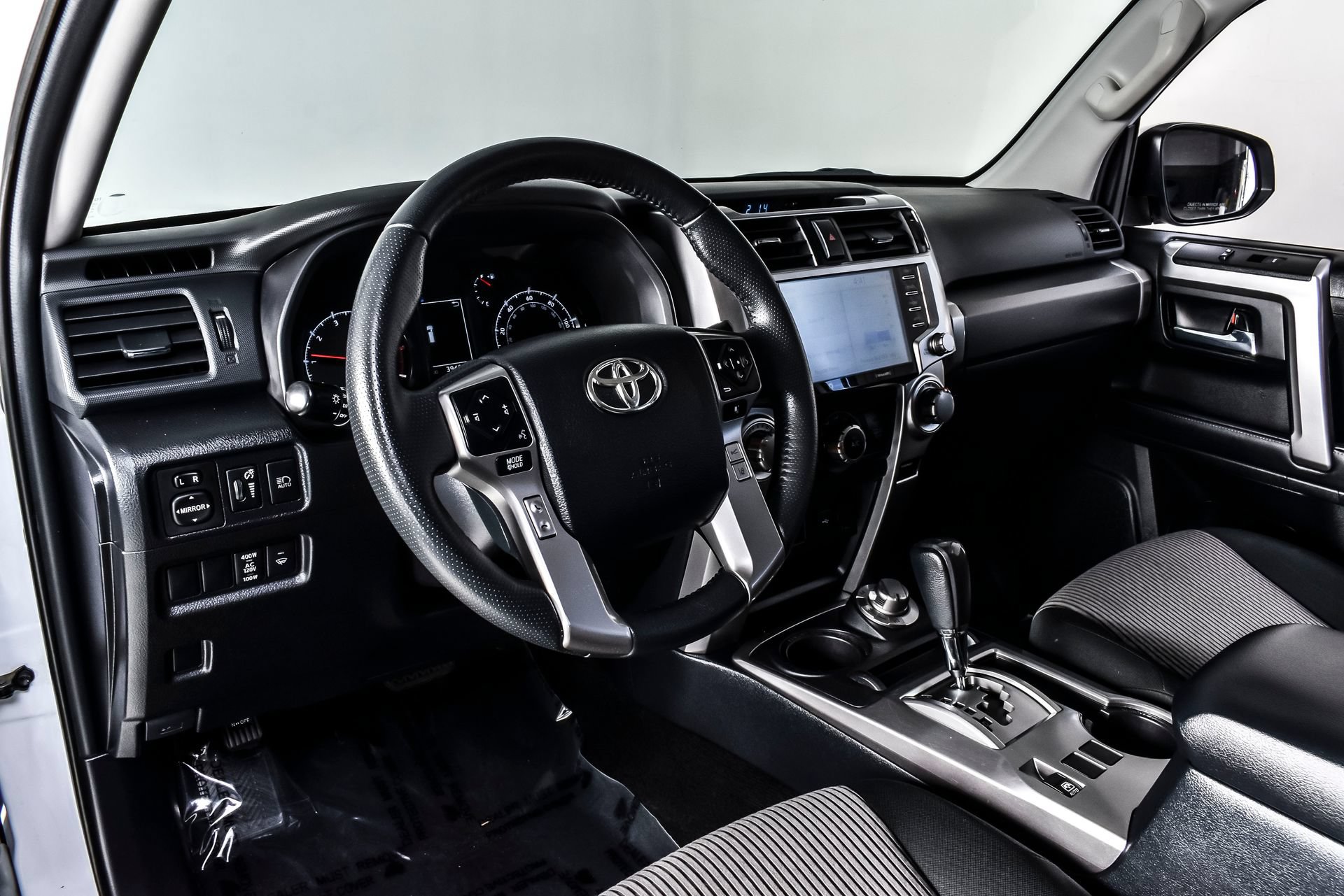 Used 2024 Toyota 4Runner SR5 AWD/4WD image 17