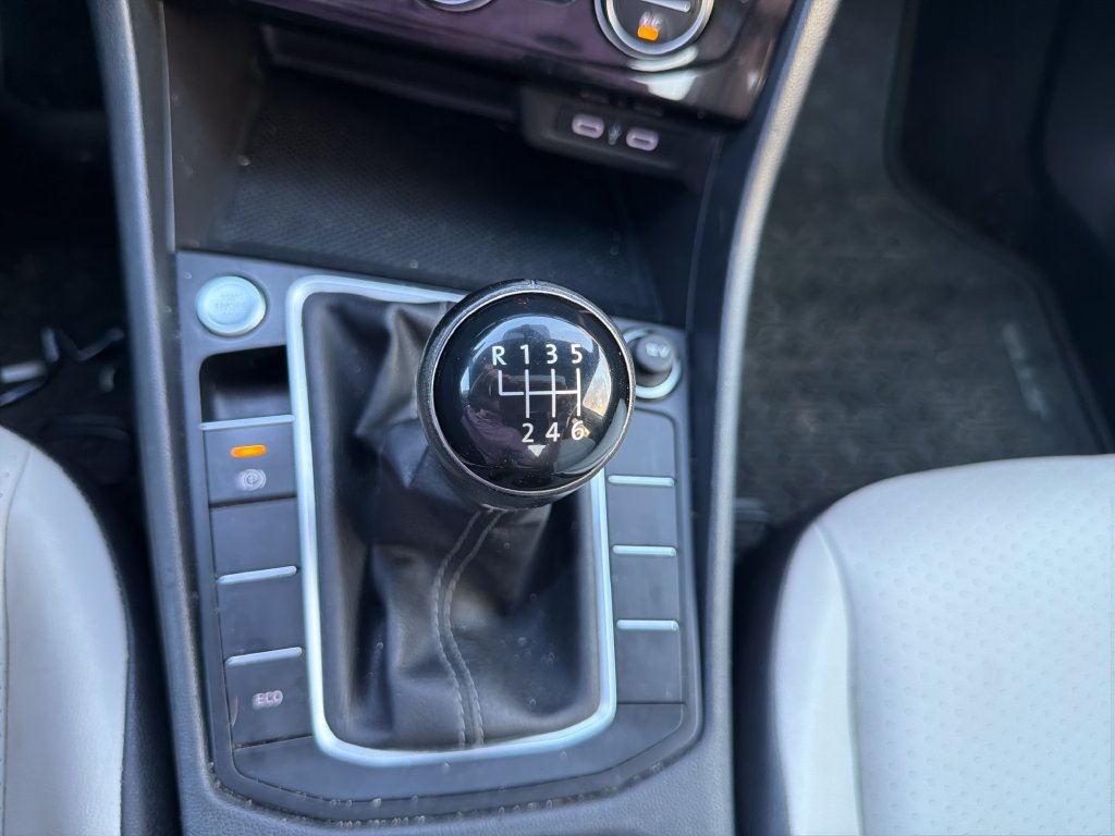 Used 2020 Volkswagen Jetta R-Line w/ R-Line Cold Weather Package FWD image 12