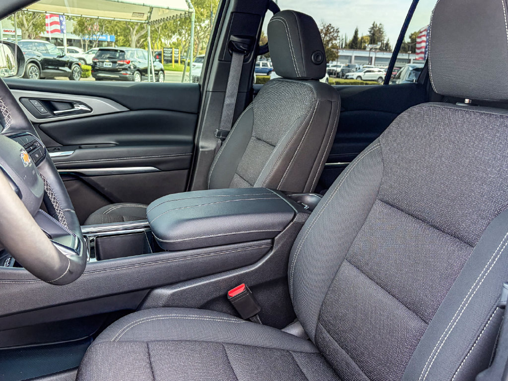 Used 2026 Chevrolet Traverse LT w/ Driver Confidence Package AWD/4WD image 37
