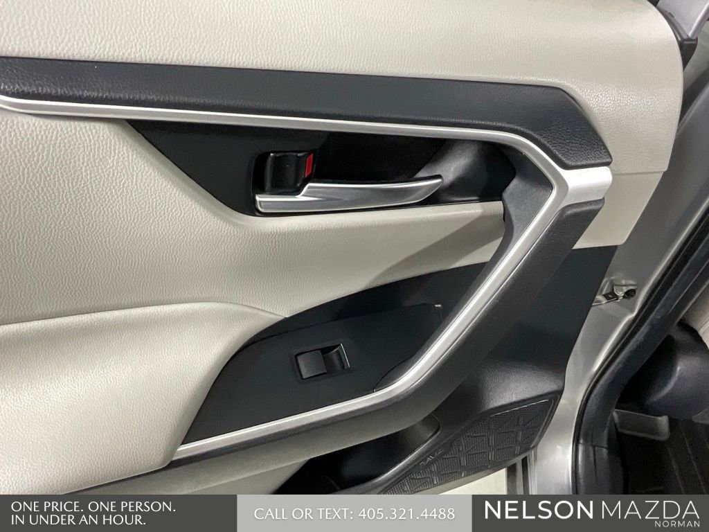 Used 2020 Toyota RAV4 XLE AWD/4WD image 19