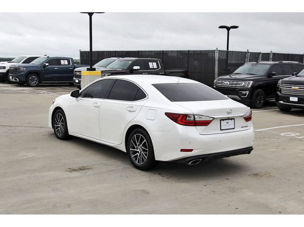 Used 2017 Lexus ES 350 w/ Luxury Package FWD image 3