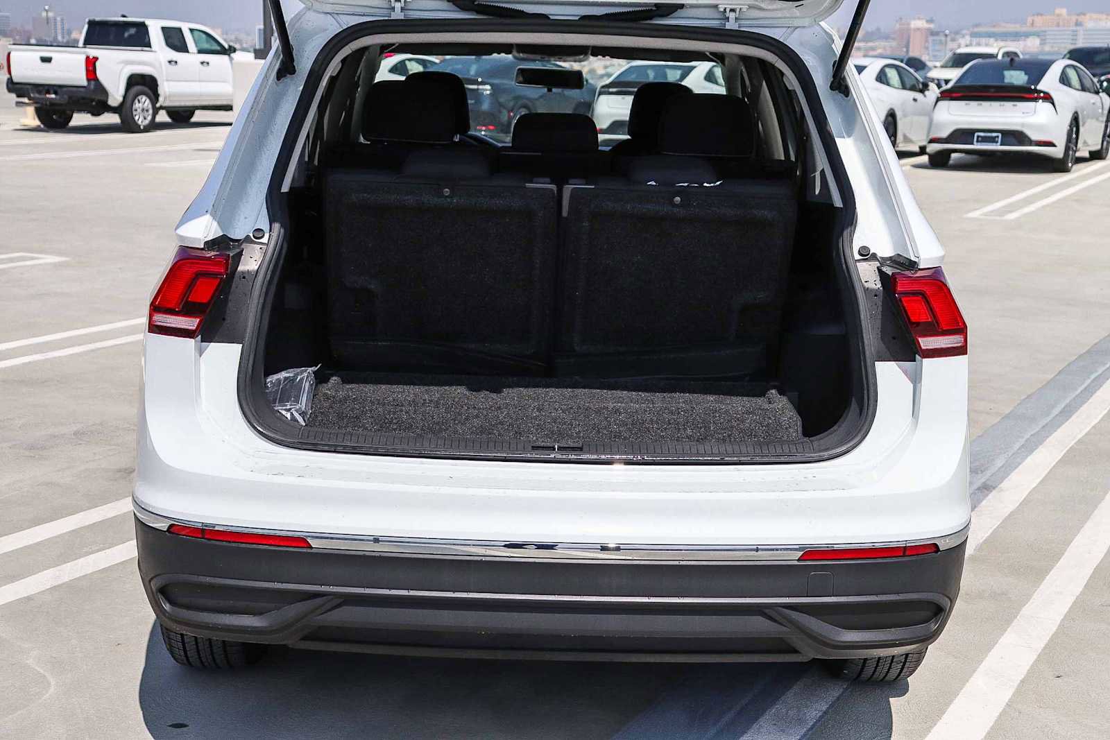 Used 2022 Volkswagen Tiguan S image 27