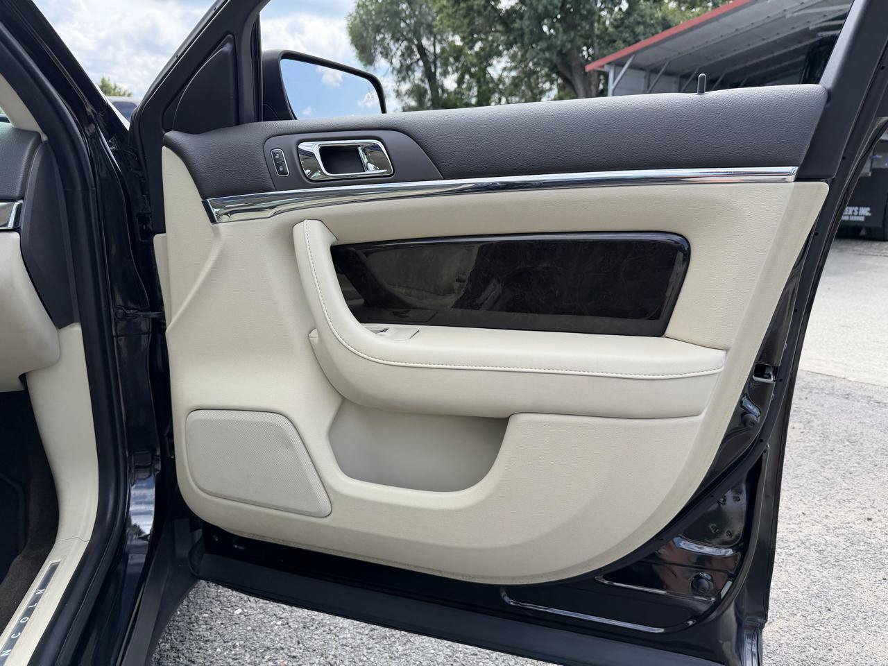 Used 2015 Lincoln MKS w/ Equipment Group 101A FWD image 16