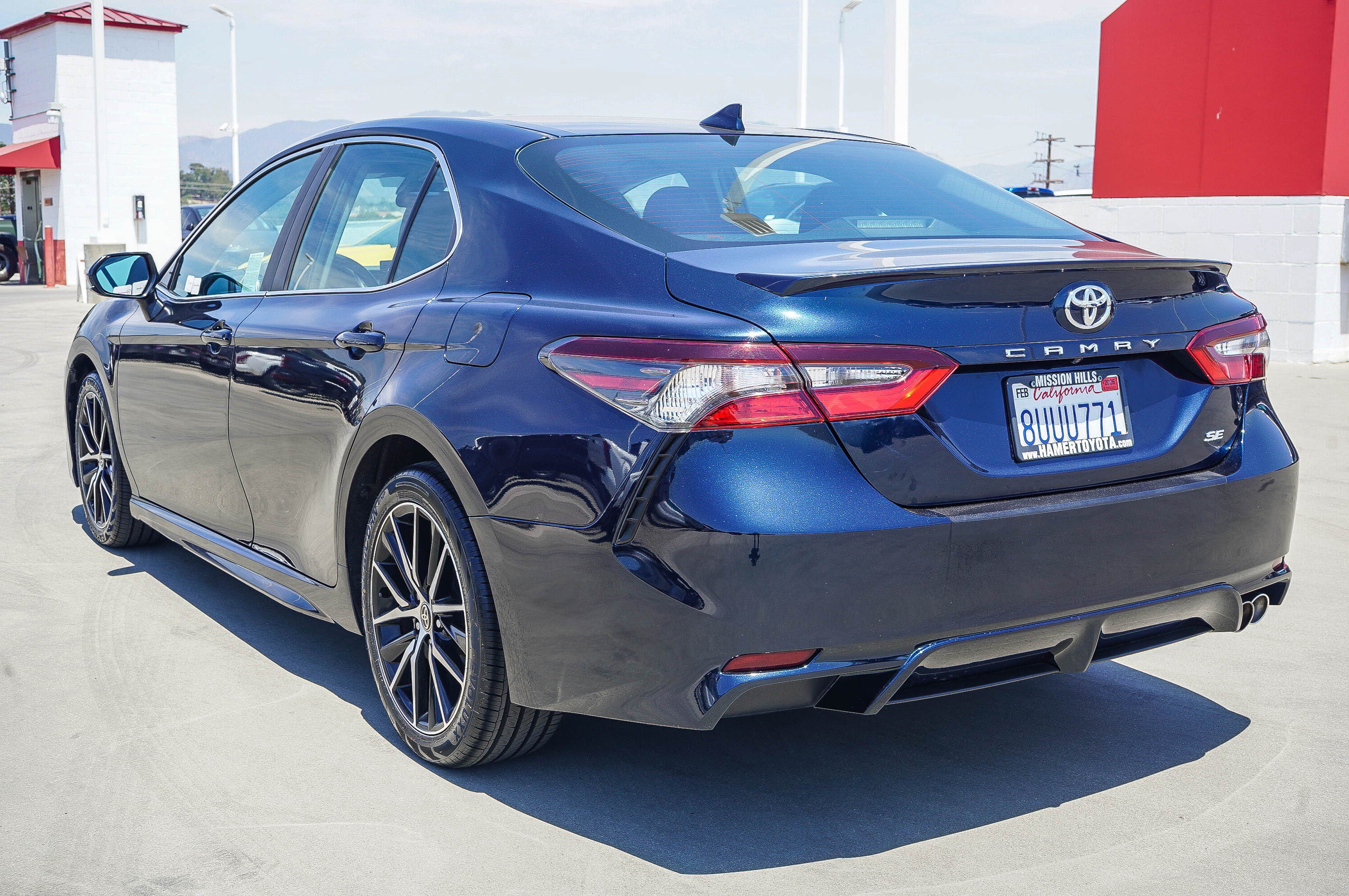 Used 2021 Toyota Camry SE w/ Carpet Mat Package (TMS) FWD image 5