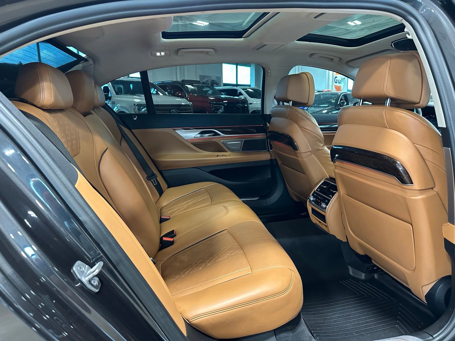 Used 2022 BMW 750i xDrive AWD/4WD image 44