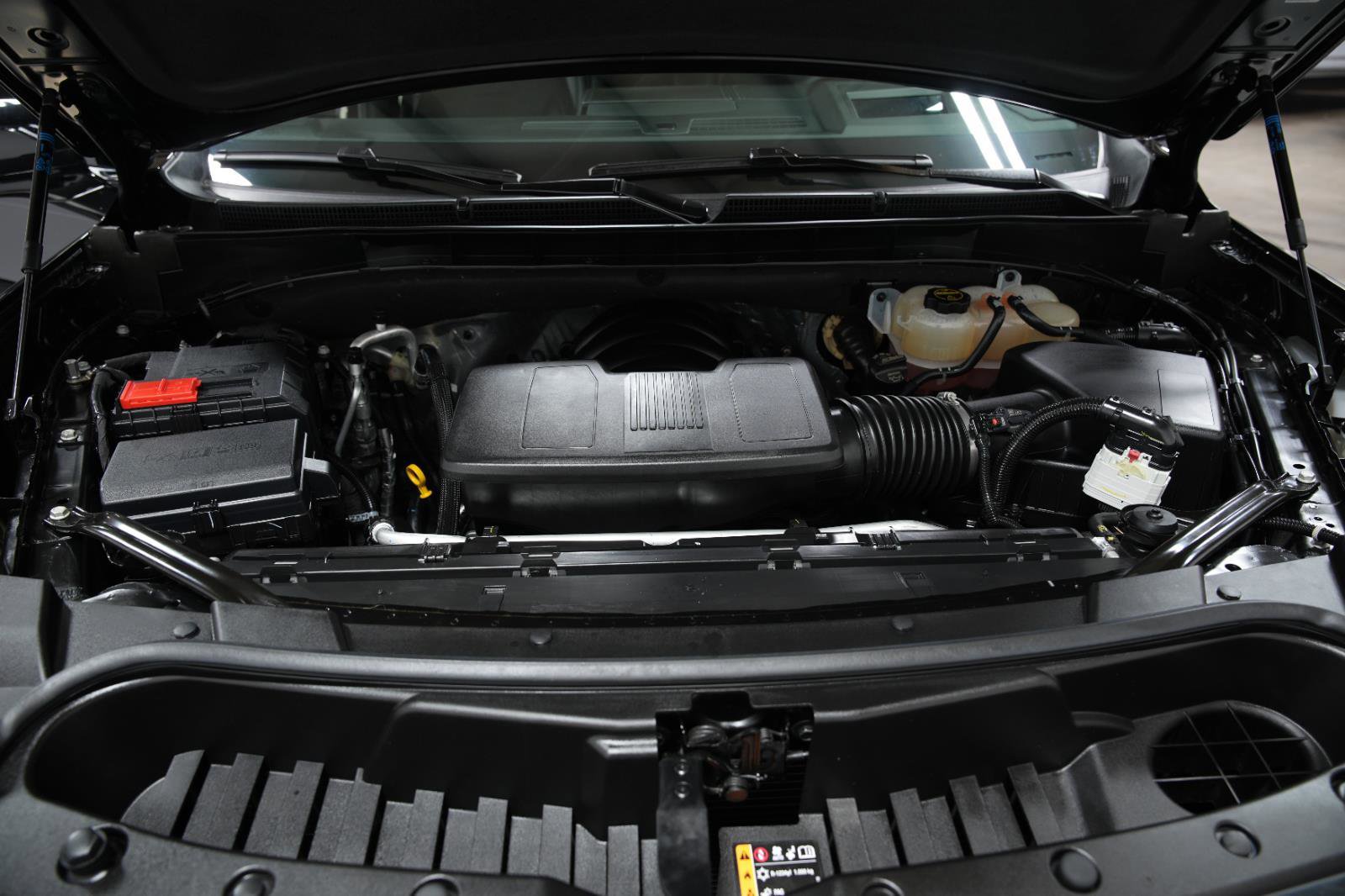Used 2025 GMC Yukon Denali AWD/4WD image 13