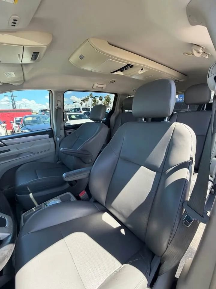 Used 2011 Volkswagen Routan SE image 7