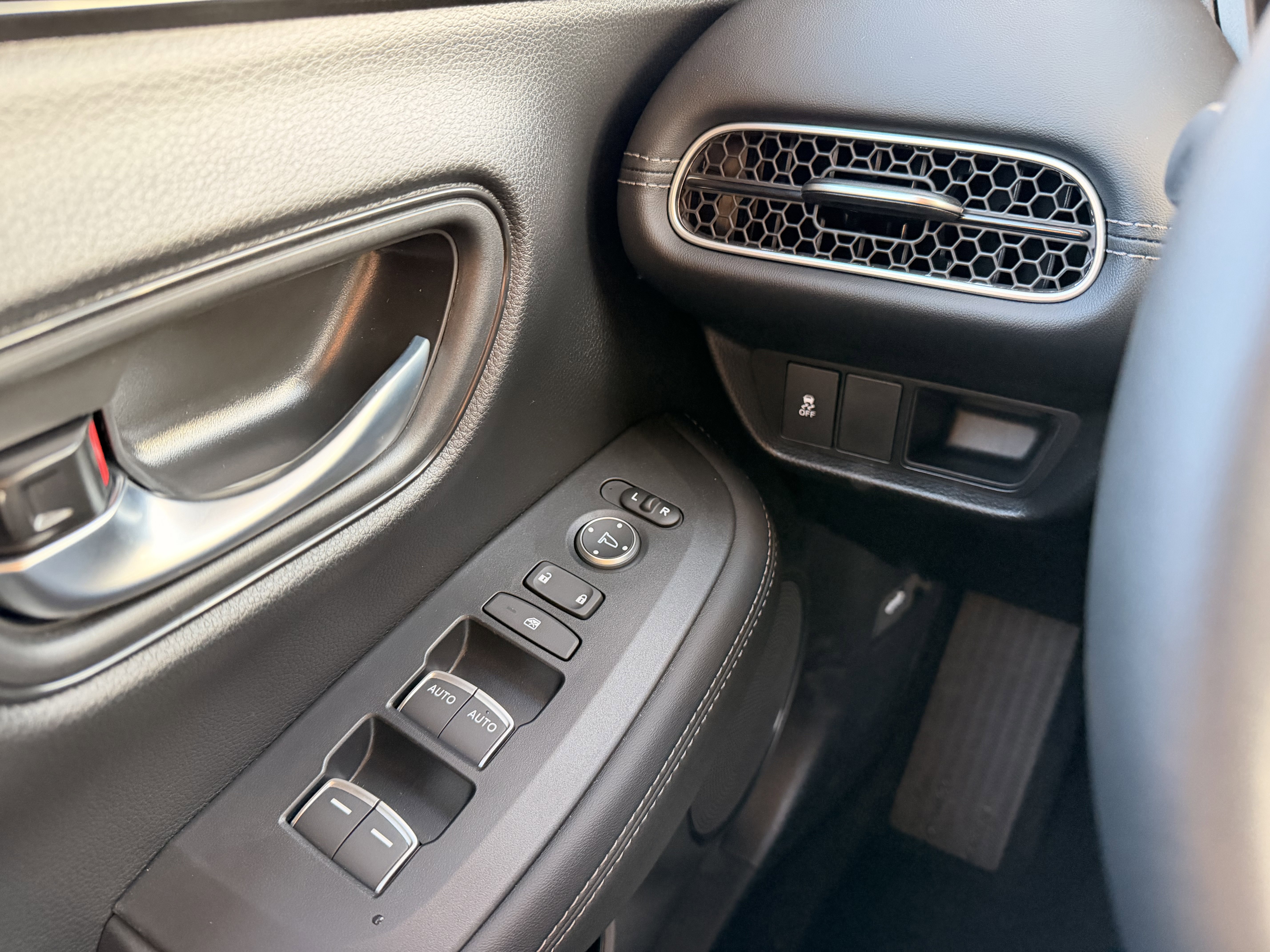 Certified 2026 Honda HR-V EX-L image 21