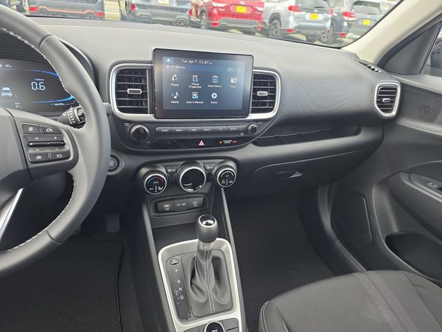 Used 2025 Hyundai Venue SEL image 23