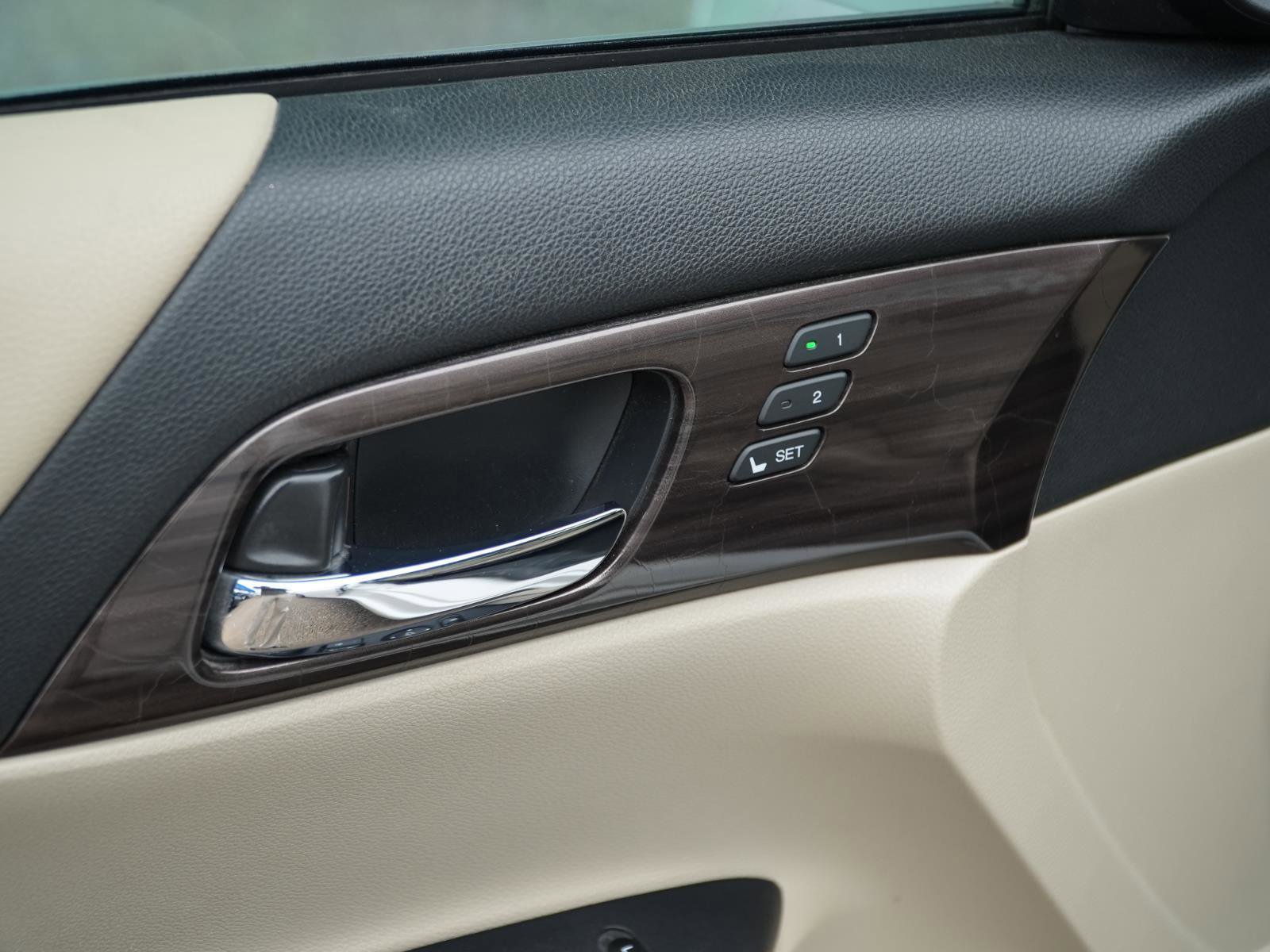 Used 2017 Honda Accord EX-L image 12