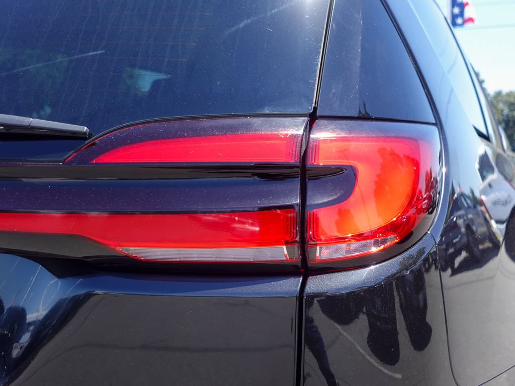 Used 2024 Chrysler Pacifica Limited FWD image 5