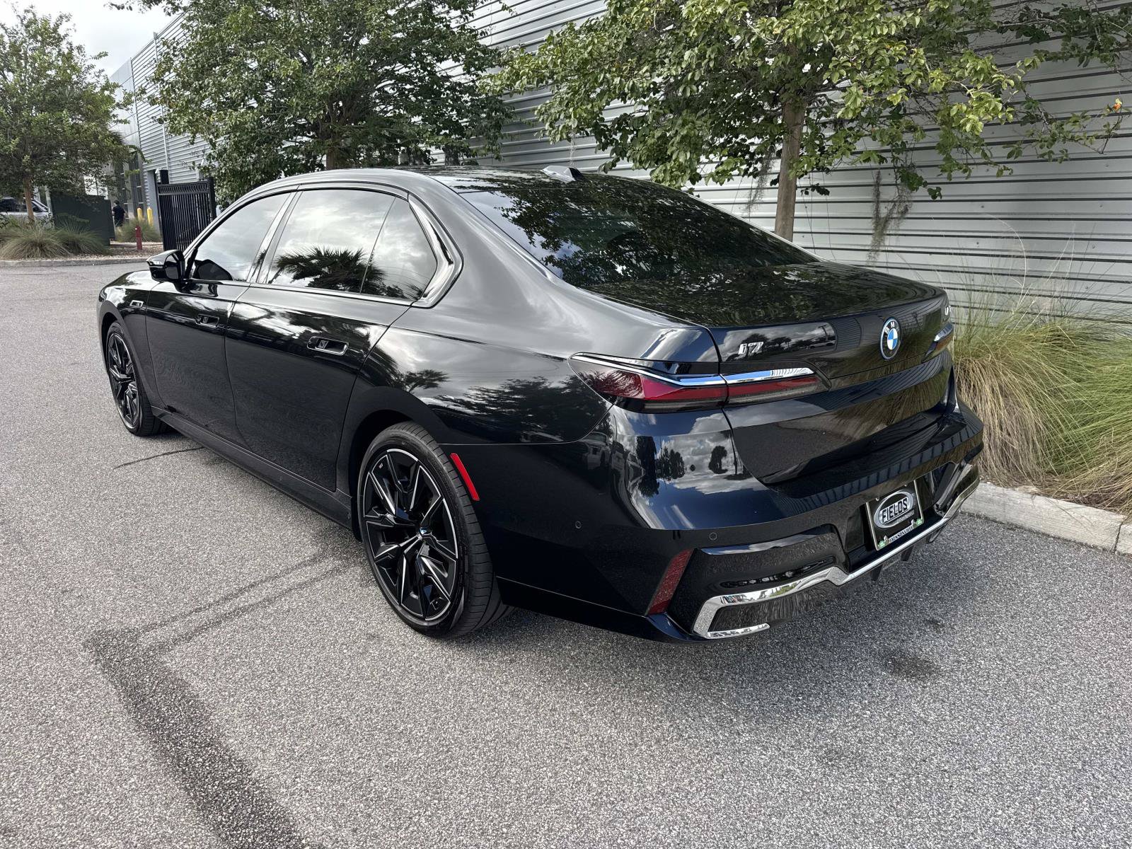 Used 2024 BMW i7 M70 w/ Executive Package AWD/4WD image 3