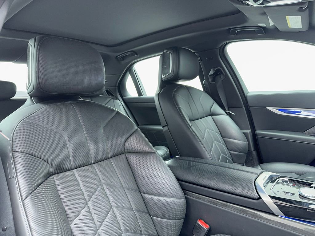 Used 2025 BMW 740i w/ Premium Package image 48