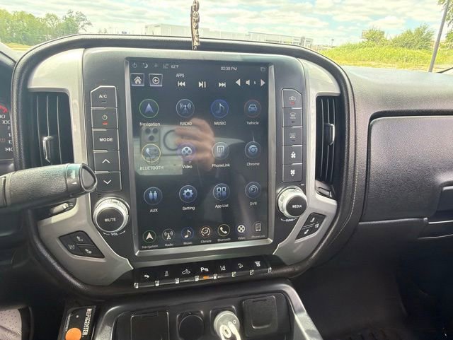 Used 2015 GMC Sierra 2500 Denali w/ Duramax Plus Package AWD/4WD image 9