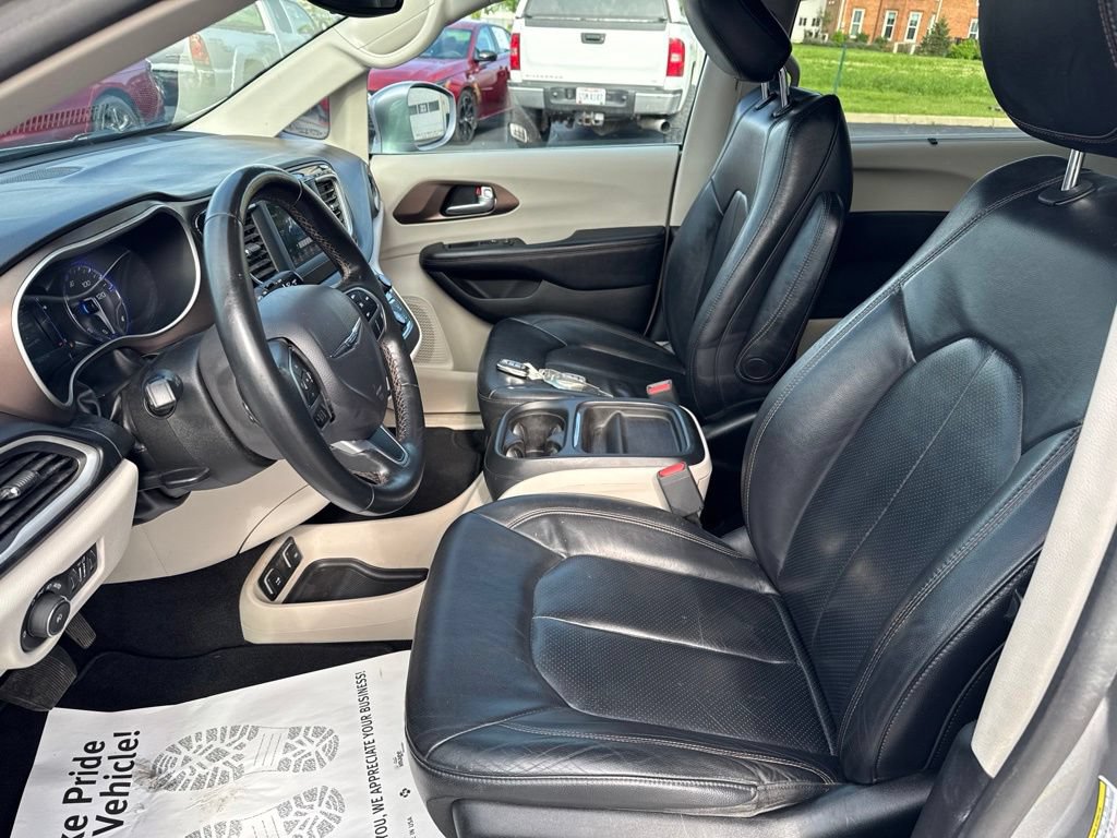 Used 2018 Chrysler Pacifica Touring-L FWD image 25