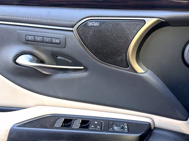 Used 2021 Lexus ES 350 Ultra Luxury w/ Accessory Package FWD image 31