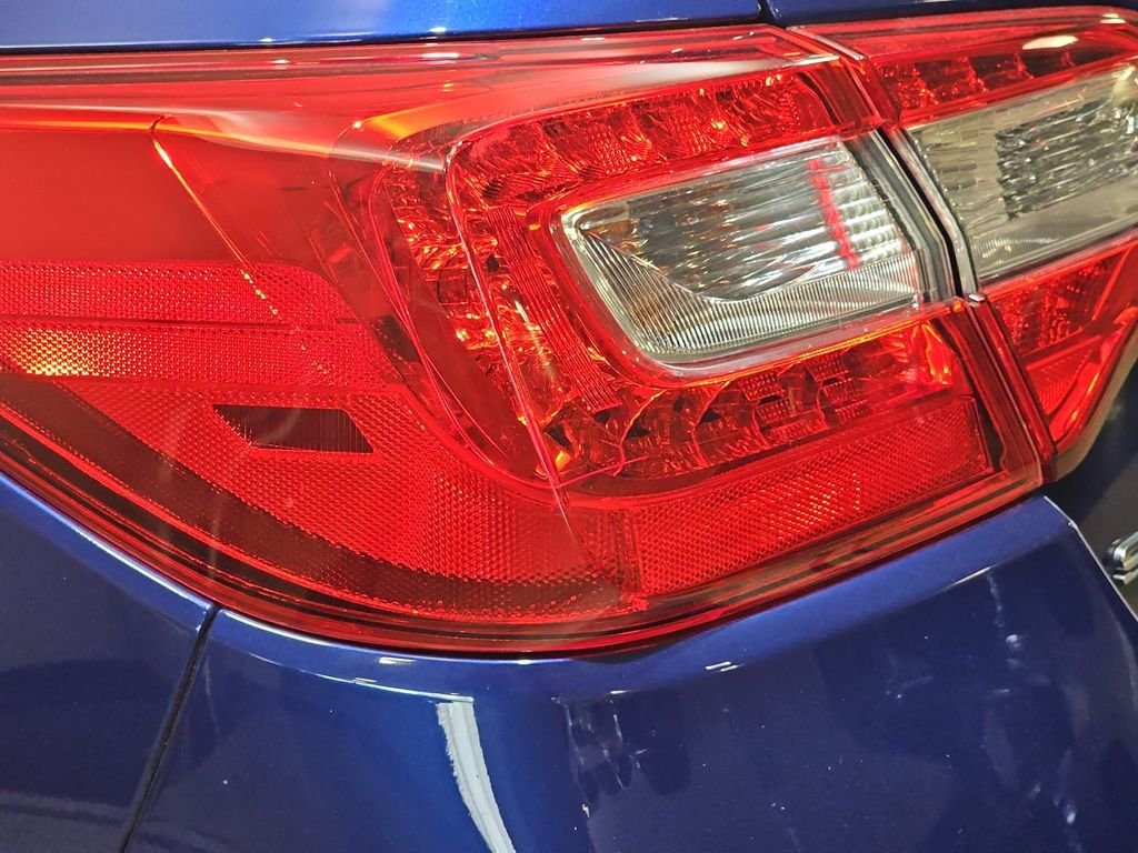 Used 2016 Subaru Legacy 2.5i Premium AWD/4WD image 35