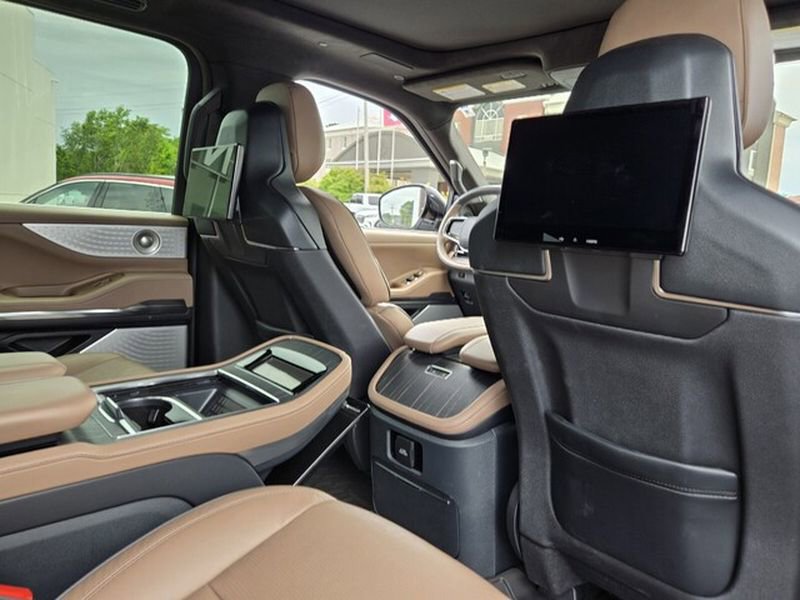 Used 2025 Lincoln Navigator L Black Label AWD/4WD image 21