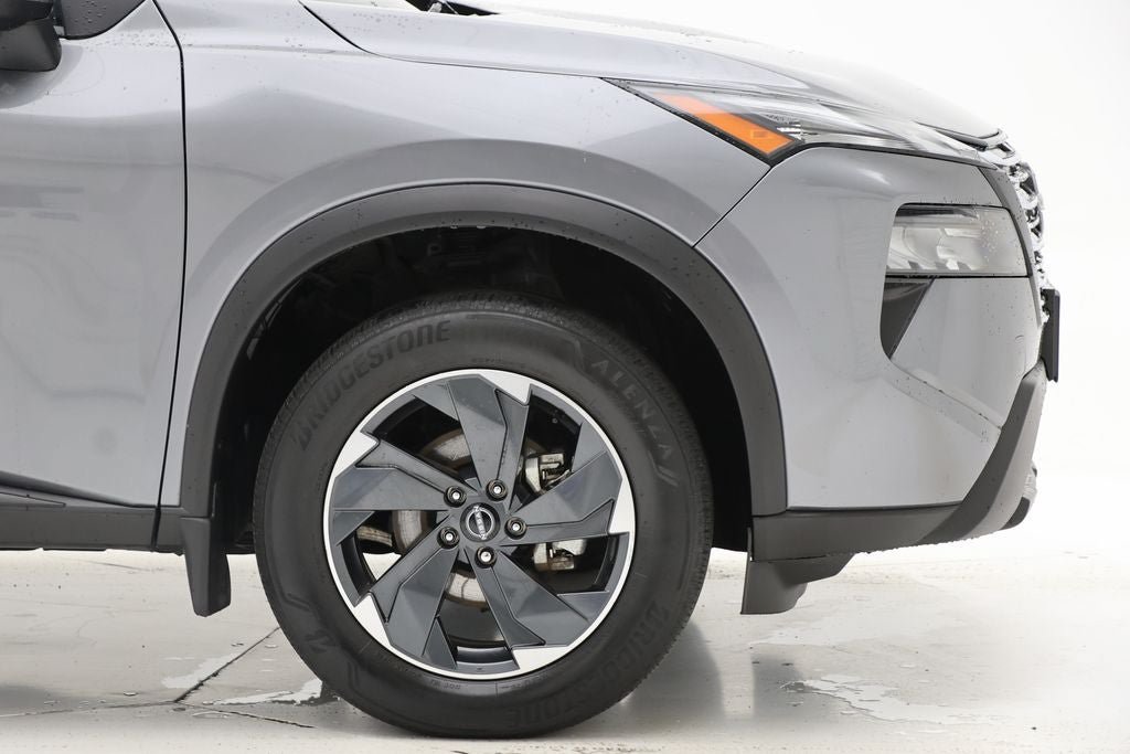 Used 2024 Nissan Rogue SV w/ SV Premium Package AWD/4WD image 4