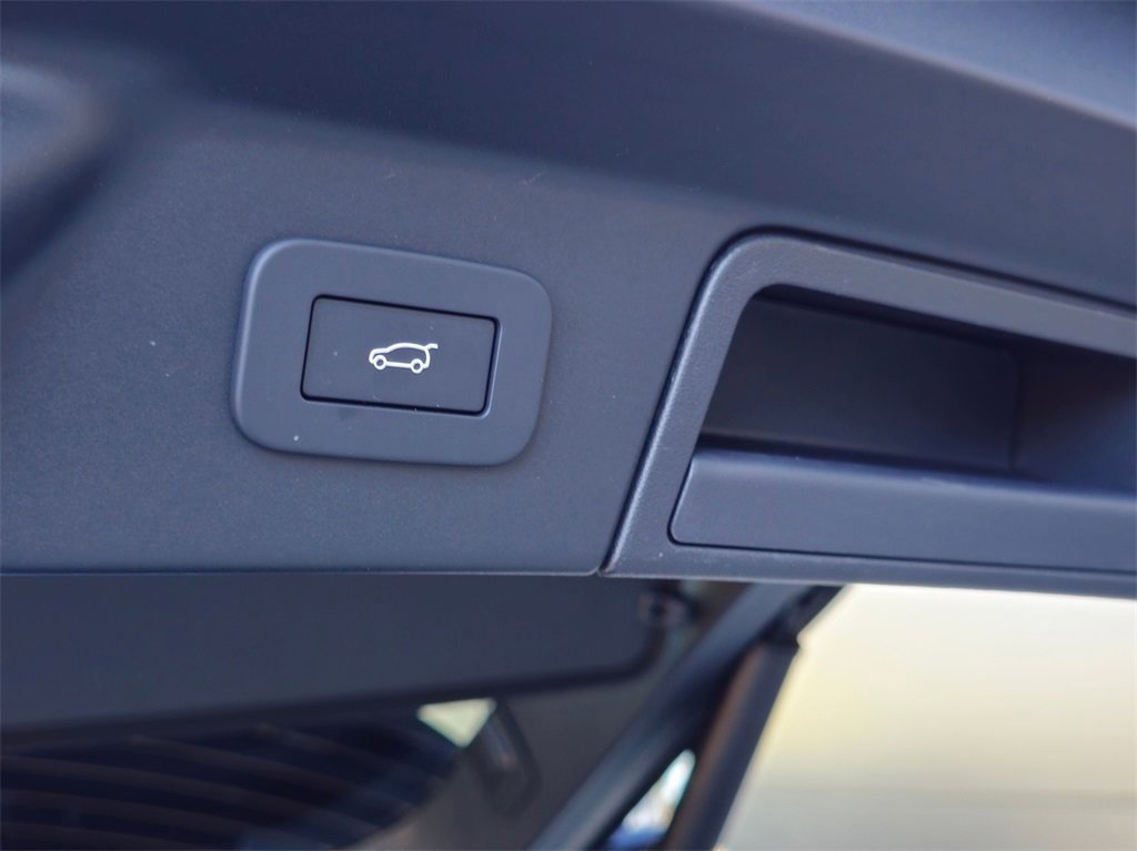 New 2025 Land Rover Range Rover Velar S image 29